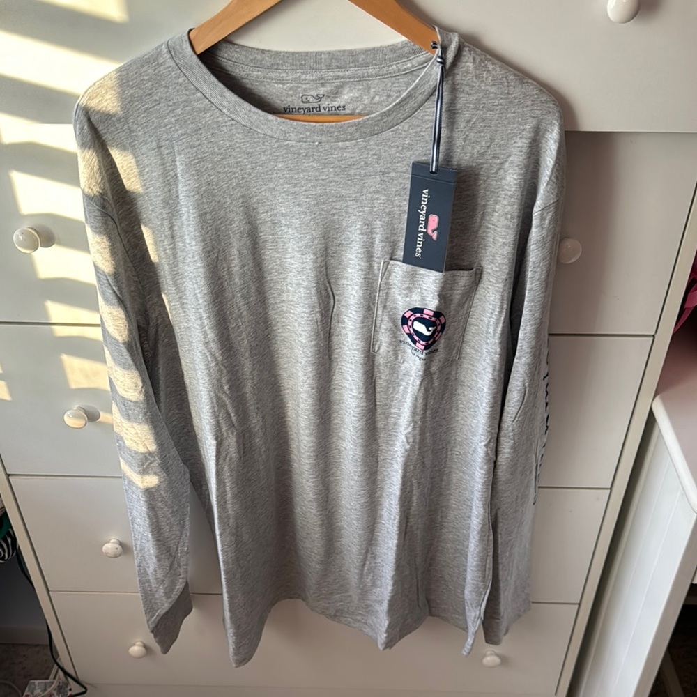 NWT VINEYARD VINES LIMITED EDITION LAS VEGAS LONG SLEEVE